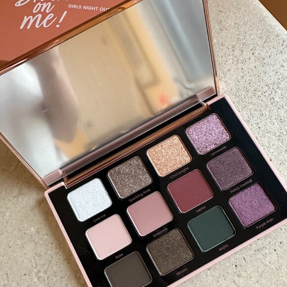 JOAH BEAUTY - Drinks On Me Collection - Girls Night Out Eyeshadow Palette - New - Picture 1 of 4